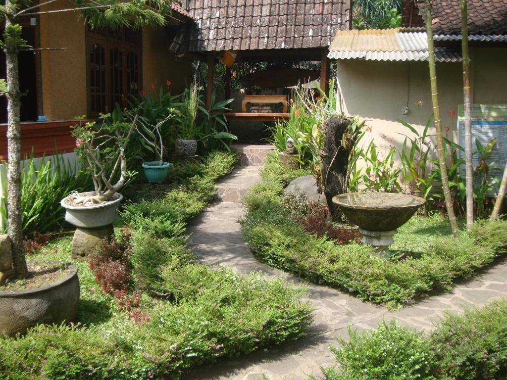 Gusti Home Stay Ubud Екстер'єр фото